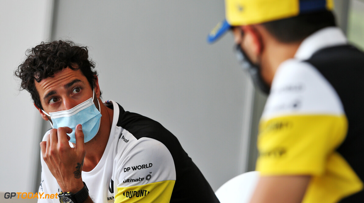 <b>Video: </b>Daniel Ricciardo niet in staat om auto af te staan in vrije trainingen voor Alonso