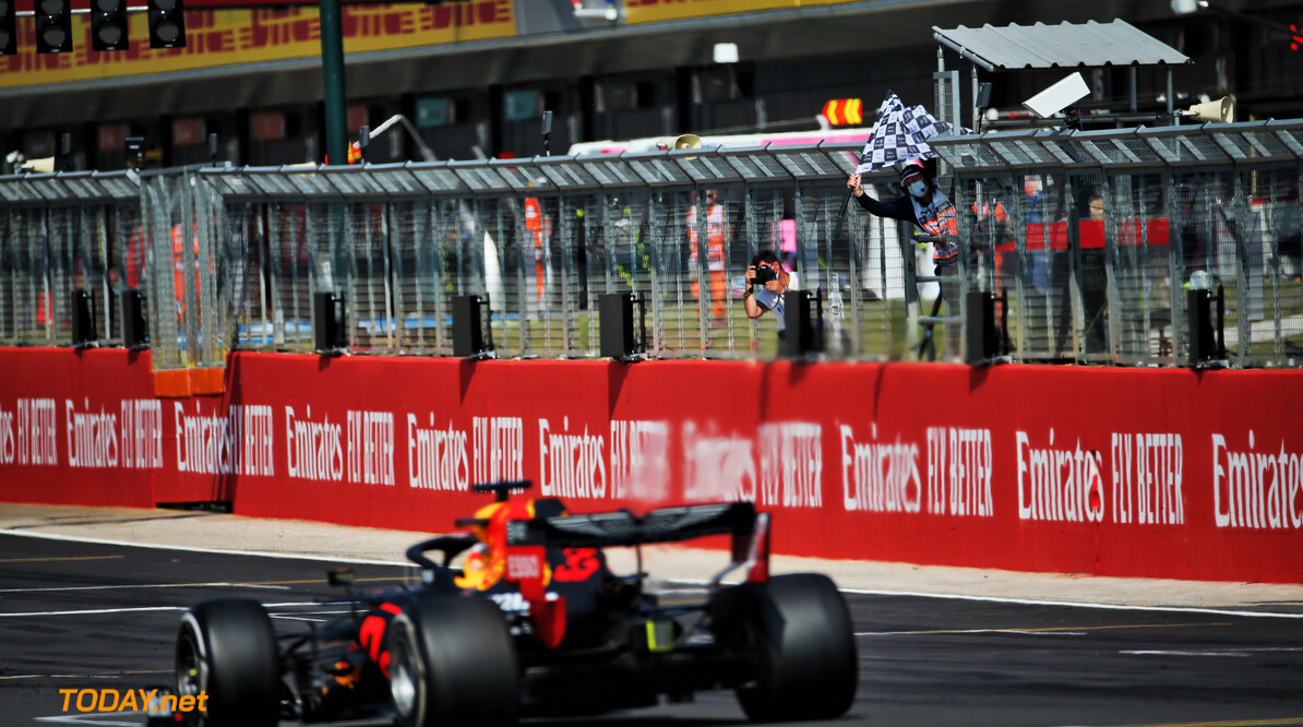 <b>Video: </b>De laatste ronde van Max Verstappen van zijn overwinning in Silverstone