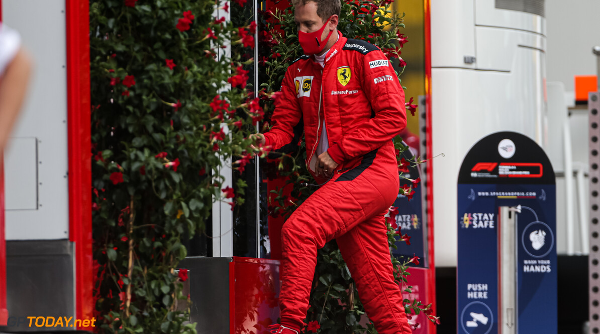 Vettel maant Ferrari tot kalmte:"We moeten sterk zijn, hard werken en hopen op een wonder"