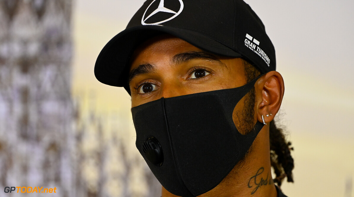 Lewis Hamilton moet zich melden bij stewards vanwege track limits