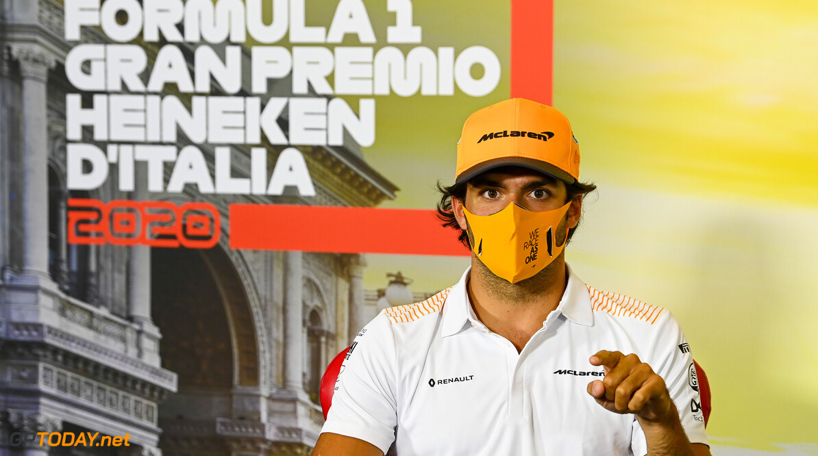 Carlos Sainz met kleine aarzeling: "Ferrari heeft me toch al gecontracteerd"