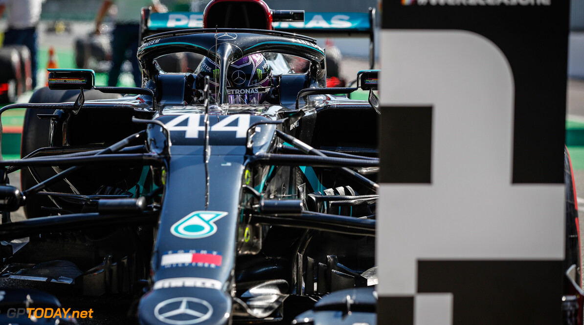 Ecclestone: "Snap niet dat Mercedes Hamilton zoveel invloed geeft"