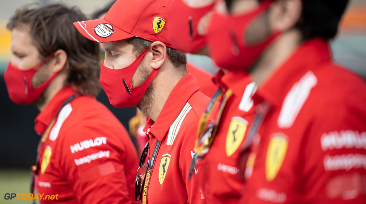 Vettel sneert naar Ferrari: "Ze verdienen deze situatie"