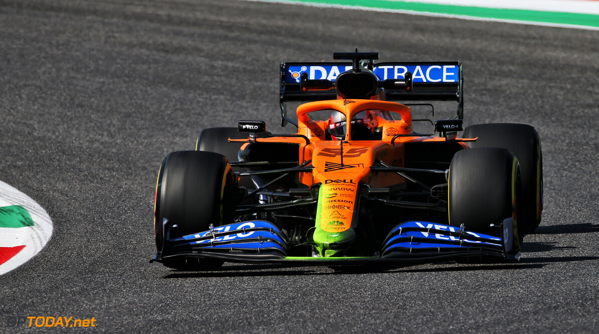 McLaren test Mercedes-neus tijdens vrije training