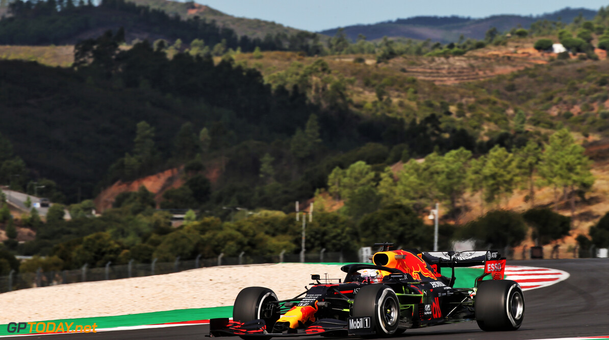 <b>Video: </b>Max Verstappen spint op glad circuit in Portugal