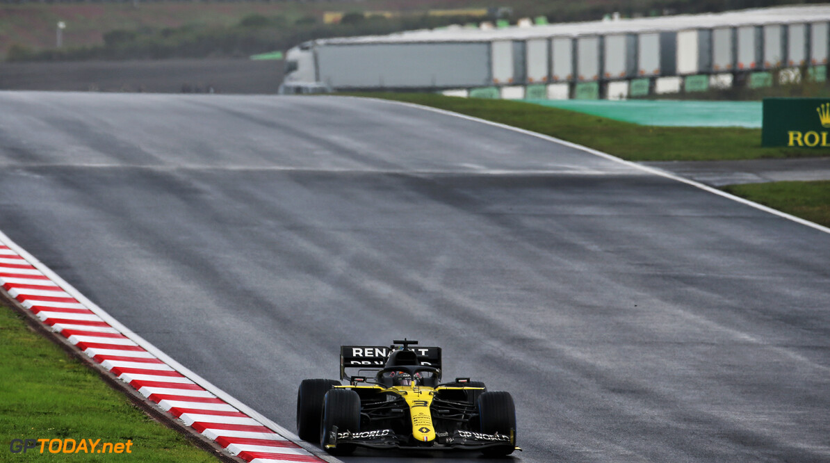 Ricciardo over lastige start: "Max bewoog opzij om de racelijn te bemachtigen"