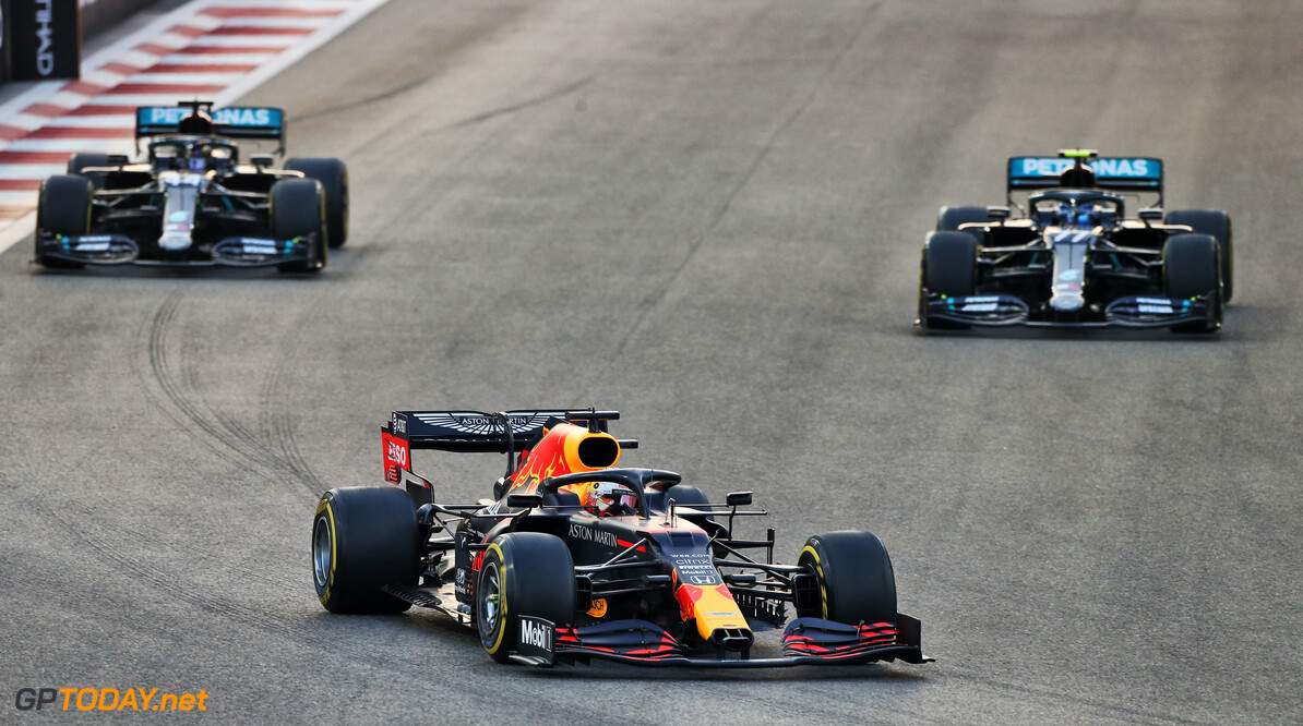 Max Verstappen domineert van start tot finish en wint GP Abu Dhabi