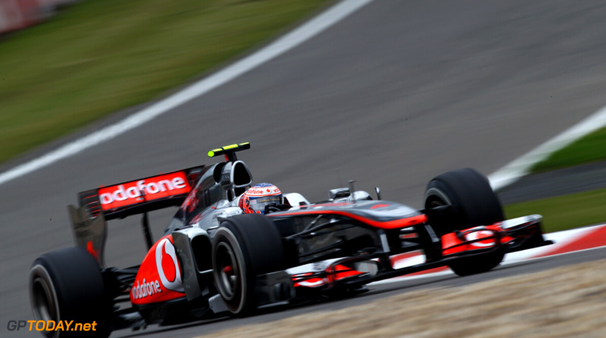 VT1: McLaren neemt heft in handen op Red Bull Racing-circuit