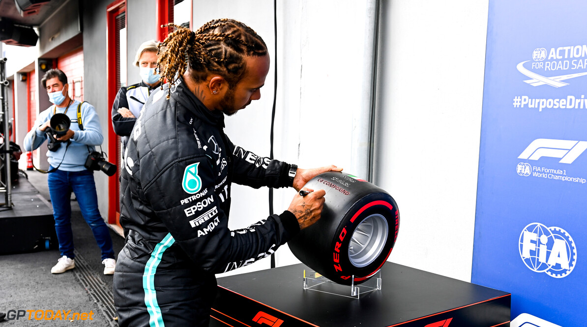 Hamilton en Mercedes testen in Imola nieuwe 18 inch Pirelli-banden
