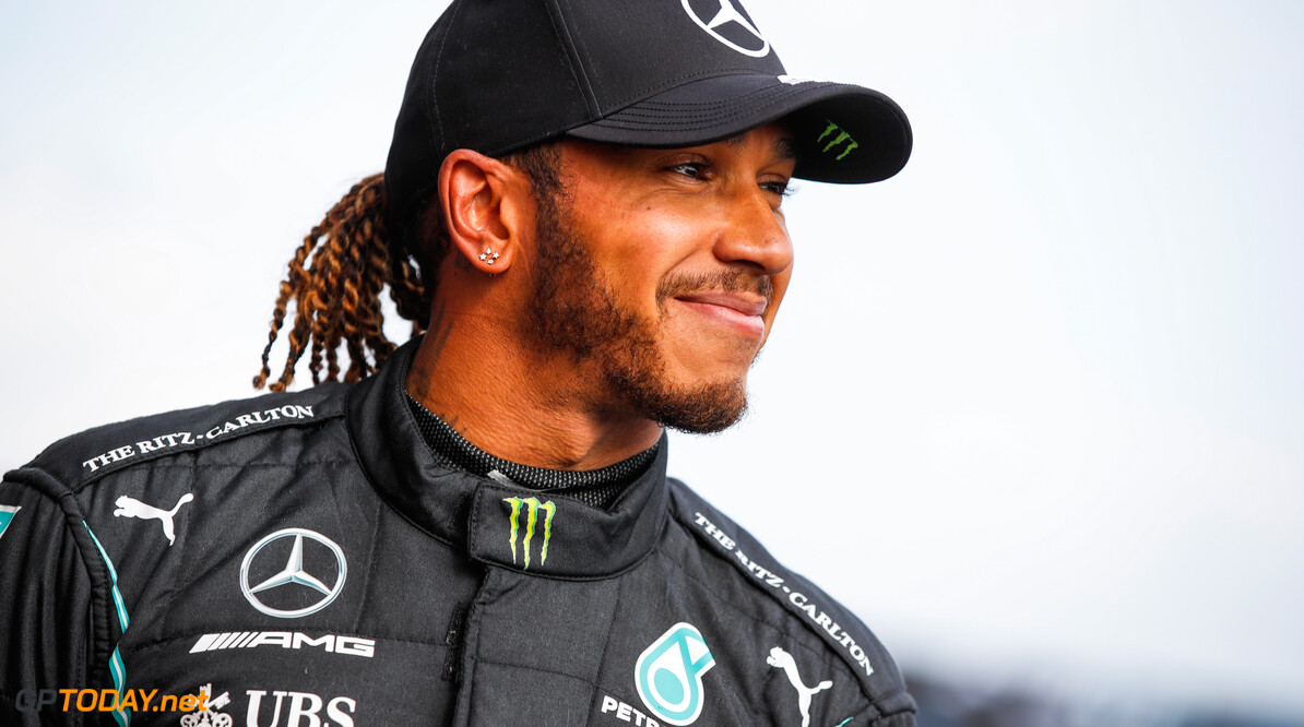 Hamilton is blij voor Grosjean en grapt : ''Als hij maar wel goed zorgt voor mijn auto''