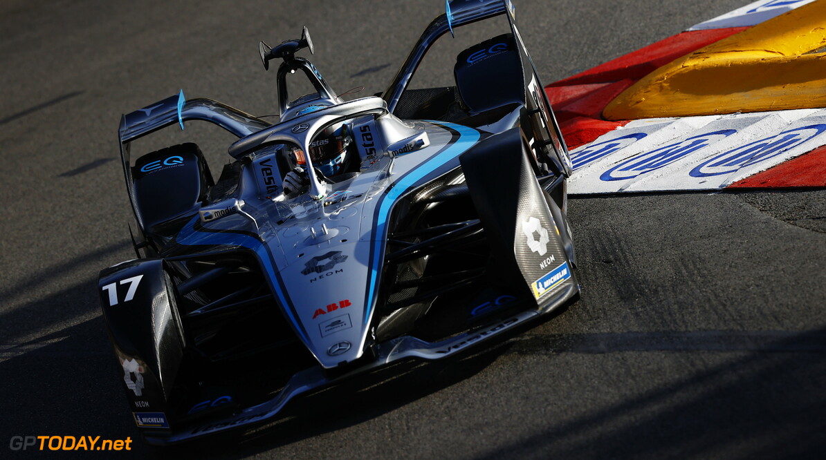 De Vries schrijft autosportgeschiedenis met wk-titel in Formule E