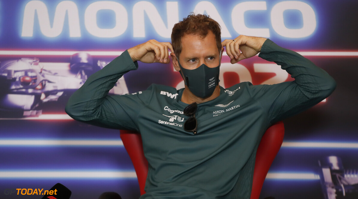 Sebastian Vettel lijkt het lek boven water te hebben en rijdt zich in de kijker tijdens  Grand Prix van Monaco