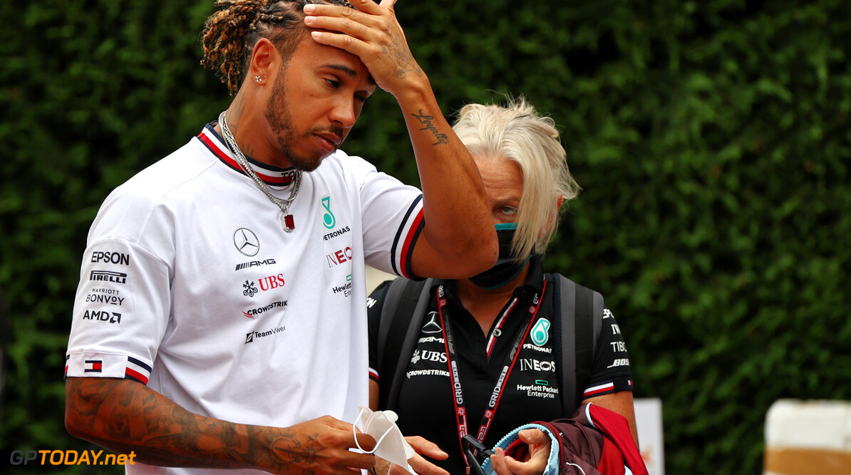 Lewis Hamilton nadat Verstappen pole position claimt in Frankrijk: "Heel, heel zwaar weekend"