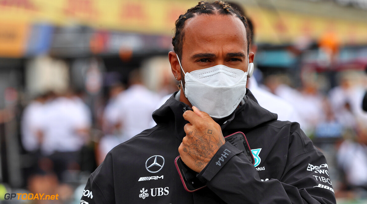 Hamilton ontkracht heisa over chassis-ruil met Bottas: 'sprookjes'