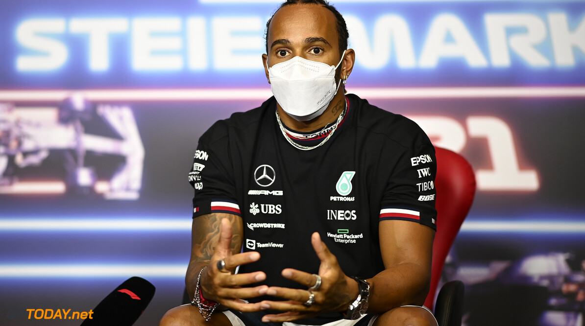 Lewis Hamilton onderhandelt contract met Mercedes: "Valtteri  Bottas fantastische teamgenoot, waarom veranderen?"