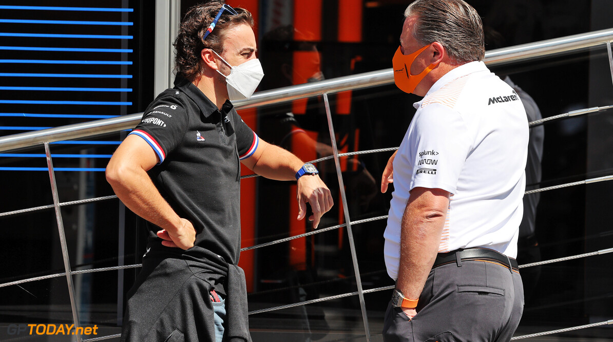 Alonso op de bres voor Hamilton: "Kunt niet zomaar in het niets verdwijnen"