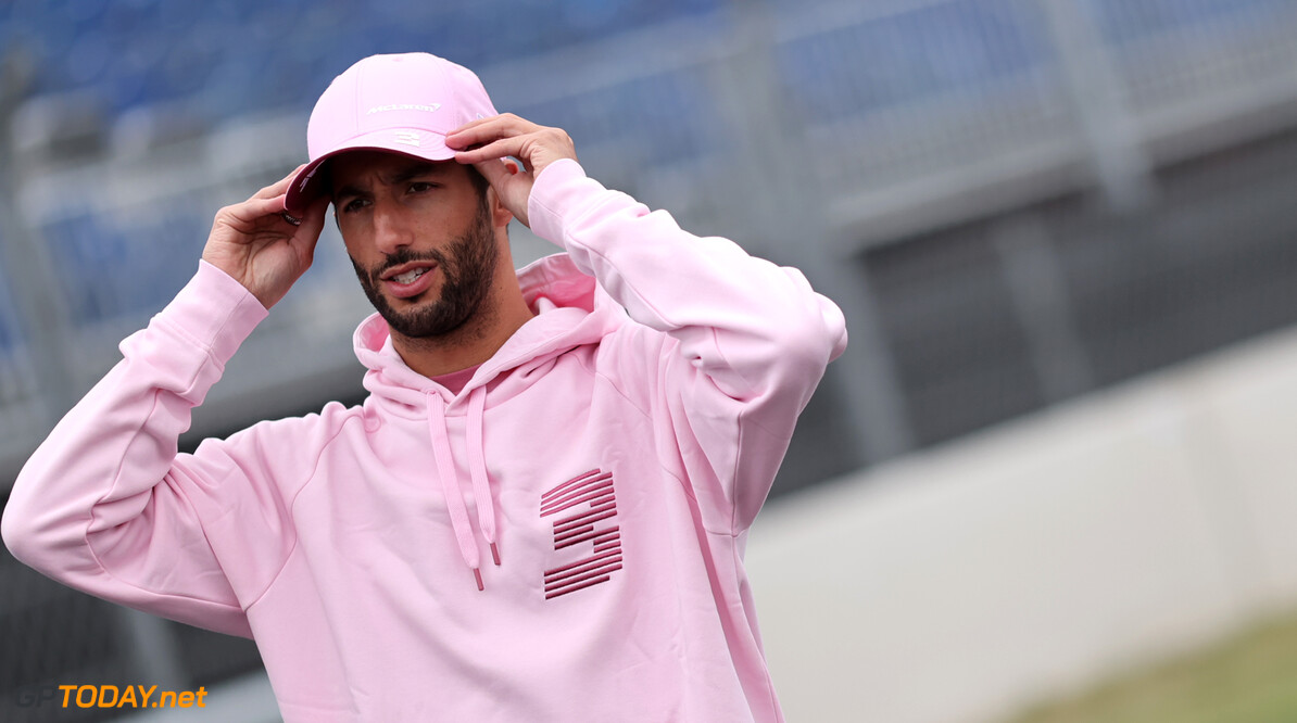 Ricciardo heeft zin in Zandvoort: 'Bochten die je nergens anders ziet'