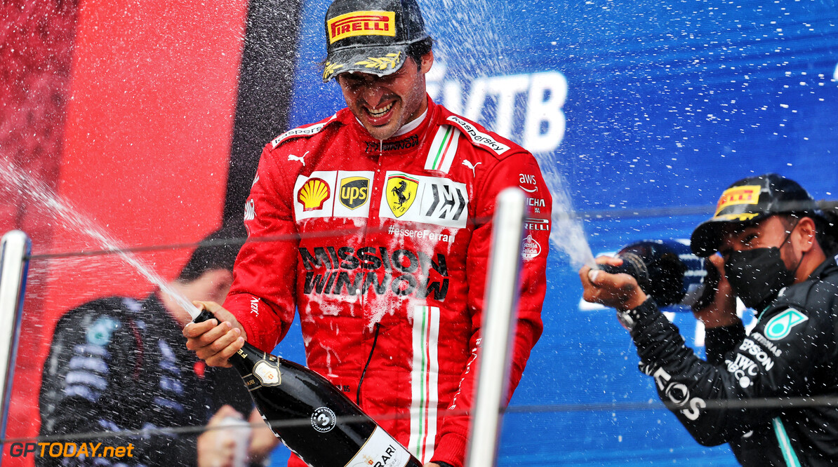 Sainz voelt zich thuis bij Ferrari: "Ik ben gelukkig hier"