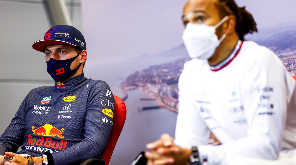 Hamilton over Verstappen na Monza-incident: "Hebben elkaar niet gesproken"