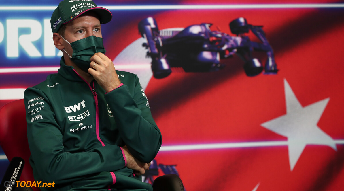 Vettel kritisch op lange kalender: "Teamleden hebben ook familie"