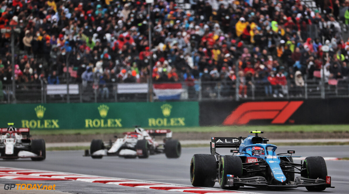 Esteban Ocon rijdt zonder pitstop naar tiende plaats: "Had geen rondje langer moeten duren"
