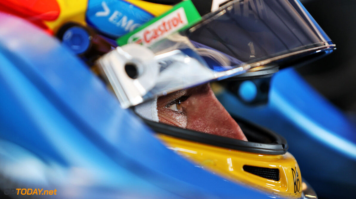 Hill kijkt naar duel tussen Alonso en Räikkönen: "Ik vond het fantastisch om te zien"