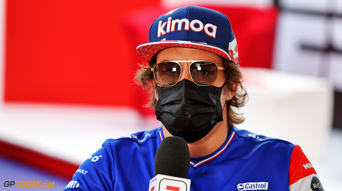 Teleurstellende Alonso is een ware teamplayer: "Probeerde Esteban te helpen met een tow"
