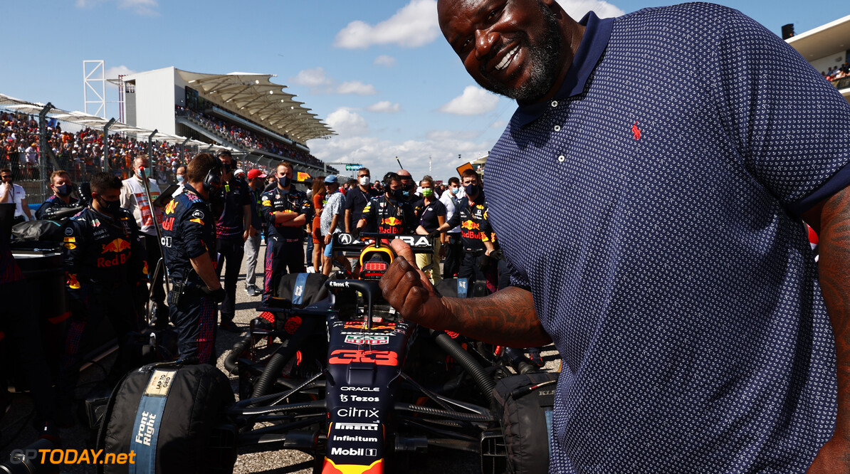 AUSTIN, TEXAS - OCTOBER 24: Shaquille O'Neal poses for a photo with the car of Max Verstappen of Netherlands and Red Bull Racing on the grid before the F1 Grand Prix of USA at Circuit of The Americas on October 24, 2021 in Austin, Texas. (Photo by Mark Thompson/Getty Images) // Getty Images / Red Bull Content Pool  // SI202110240720 // Usage for editorial use only // 
F1 Grand Prix of USA




SI202110240720