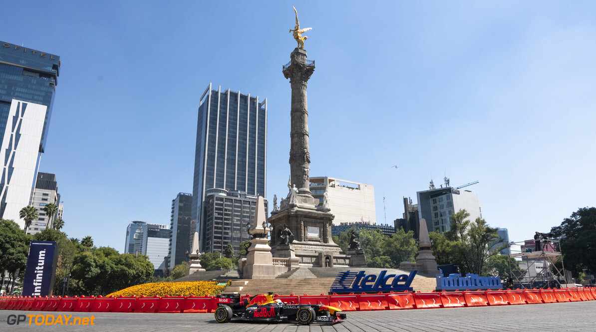 Sergio "Checo" Perez performs during the Red Bull Racing Show Run Mexico 2021, Mexico City on November 03, 2021. // SI202111040027 // Usage for editorial use only // 
Red Bull Racing Show Run Mexico 2021




SI202111040027