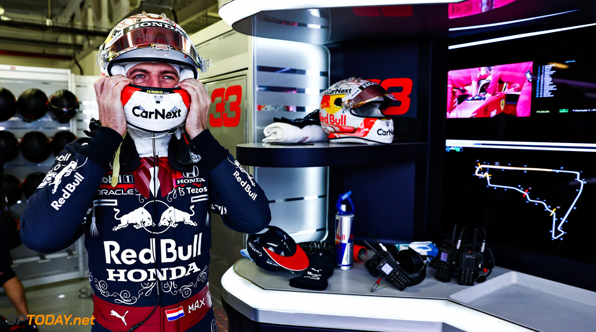 MEXICO CITY, MEXICO - NOVEMBER 05: Max Verstappen of Netherlands and Red Bull Racing prepares to drive in the garage during practice ahead of the F1 Grand Prix of Mexico at Autodromo Hermanos Rodriguez on November 05, 2021 in Mexico City, Mexico. (Photo by Mark Thompson/Getty Images) // Getty Images / Red Bull Content Pool  // SI202111050612 // Usage for editorial use only // 
F1 Grand Prix of Mexico - Practice




SI202111050612