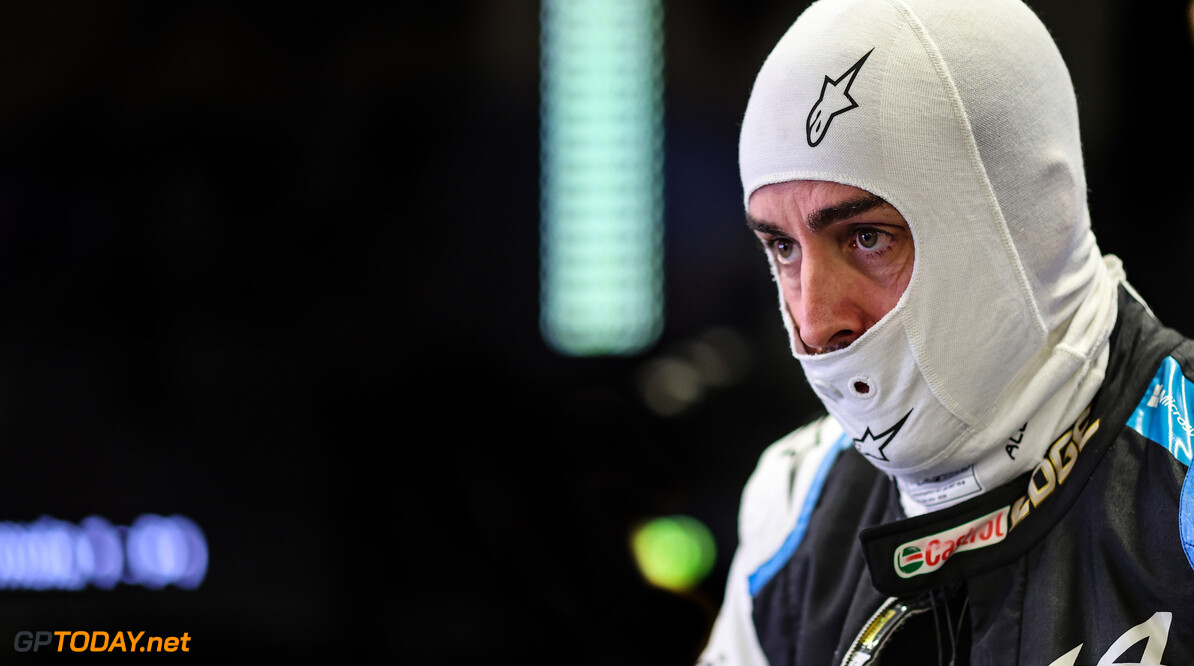 Alonso denkt dat Hamilton druk niet aankan: "Dat komt door Max"