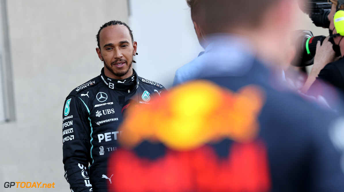Lewis Hamilton ziet titelkansen slinken in Mexico: "Dat Sergio mij aanvalt toont de snelheid van hun auto"