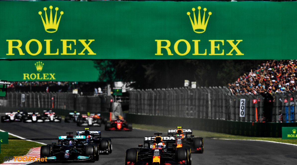 <b> F1 Grand Prix van Mexico: </b> Oppermachtige Max Verstappen wint Mexicaanse GP en loopt uit op Hamilton in WK-stand