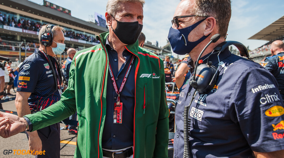 Coulthard nog steeds onder de indruk van Verstappen: "Hij riskeert alles voor het koekje"