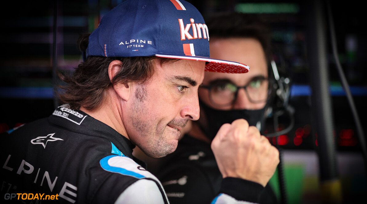 Alonso onderging operatie om metalen platen uit kaak te laten verwijderen