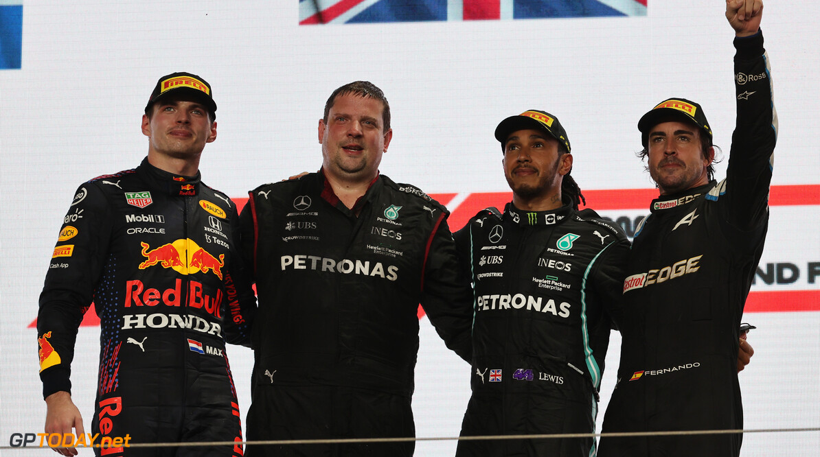 Formula One World Championship
1st place for Lewis Hamilton (GBR) Mercedes AMG F1 W12, 2nd for Max Verstappen (NLD) Red Bull Racing RB16B and 3rd place for Fernando Alonso (ESP) Alpine F1 Team A521.
21.11.2021. Formula 1 World Championship, Rd 20, Qatar Grand Prix, Doha, Qatar, Race Day.
- www.xpbimages.com, EMail: requests@xpbimages.com (C) Copyright: Batchelor / XPB Images
Motor Racing - Formula One World Championship - Qatar Grand Prix - Race Day - Doha, Qatar
XPB Images
Doha
Qatar

Formel1 Formel F1 Formula 1 Formula1 GP Grand Prix one Losail International Circuit November Qatar Doha Sunday 21 11 2021 Podium Portrait