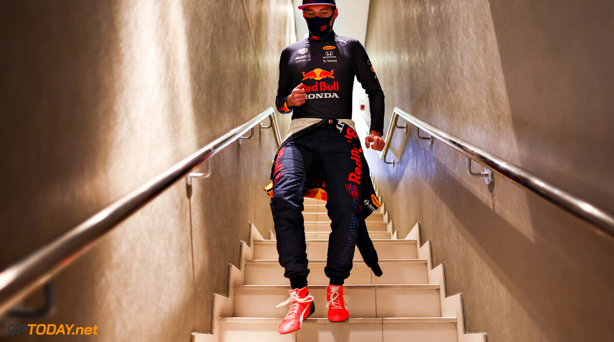 ABU DHABI, UNITED ARAB EMIRATES - DECEMBER 11: Max Verstappen of Netherlands and Red Bull Racing walks to the garage during qualifying ahead of the F1 Grand Prix of Abu Dhabi at Yas Marina Circuit on December 11, 2021 in Abu Dhabi, United Arab Emirates. (Photo by Mark Thompson/Getty Images) // Getty Images / Red Bull Content Pool  // SI202112110218 // Usage for editorial use only // 
F1 Grand Prix of Abu Dhabi - Qualifying




SI202112110218