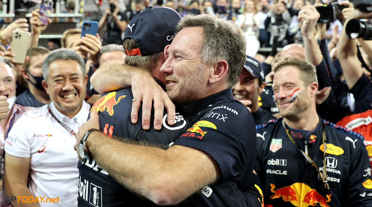 Formula One World Championship
Christian Horner (GBR) Red Bull Racing Team Principal with 1st place and new World Champion, Max Verstappen (NLD) Red Bull Racing RB16B.
12.12.2021. Formula 1 World Championship, Rd 22, Abu Dhabi Grand Prix, Yas Marina Circuit, Abu Dhabi, Race Day.
- www.xpbimages.com, EMail: requests@xpbimages.com (C) Copyright: Batchelor / XPB Images
Motor Racing - Formula One World Championship - Abu Dhabi Grand Prix - Race Day - Abu Dhabi, UAE
XPB Images
Abu Dhabi
Abu Dhabi

Formel1 Formel F1 Formula 1 Formula1 GP Grand Prix one Abu Dhabi Yas Marina Circuit Yas Marina UAE United Arab Emirates Sunday 12 12 2021 December Podium Portrait