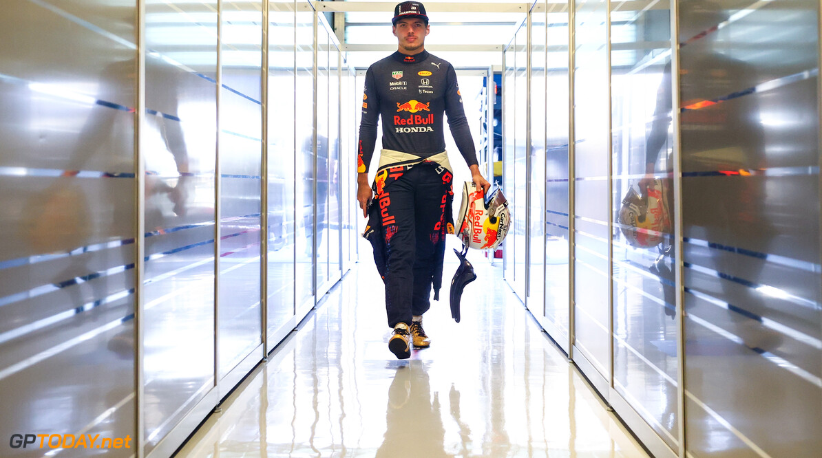 ABU DHABI, UNITED ARAB EMIRATES - DECEMBER 14: Max Verstappen of Netherlands and Red Bull Racing walks into the garage during Formula 1 testing at Yas Marina Circuit on December 14, 2021 in Abu Dhabi, United Arab Emirates. (Photo by Clive Rose/Getty Images) // Getty Images / Red Bull Content Pool  // SI202112140114 // Usage for editorial use only // 
Formula 1 Testing in Abu Dhabi - Day One




SI202112140114
