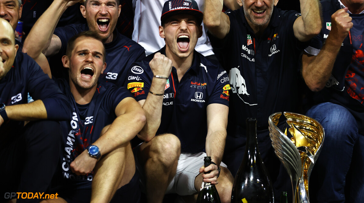 ABU DHABI, UNITED ARAB EMIRATES - DECEMBER 12: Race winner and 2021 F1 World Drivers Champion Max Verstappen of Netherlands and Red Bull Racing celebrates with his team after the F1 Grand Prix of Abu Dhabi at Yas Marina Circuit on December 12, 2021 in Abu Dhabi, United Arab Emirates. (Photo by Bryn Lennon/Getty Images) // Getty Images / Red Bull Content Pool  // SI202112120638 // Usage for editorial use only // 
F1 Grand Prix of Abu Dhabi




SI202112120638