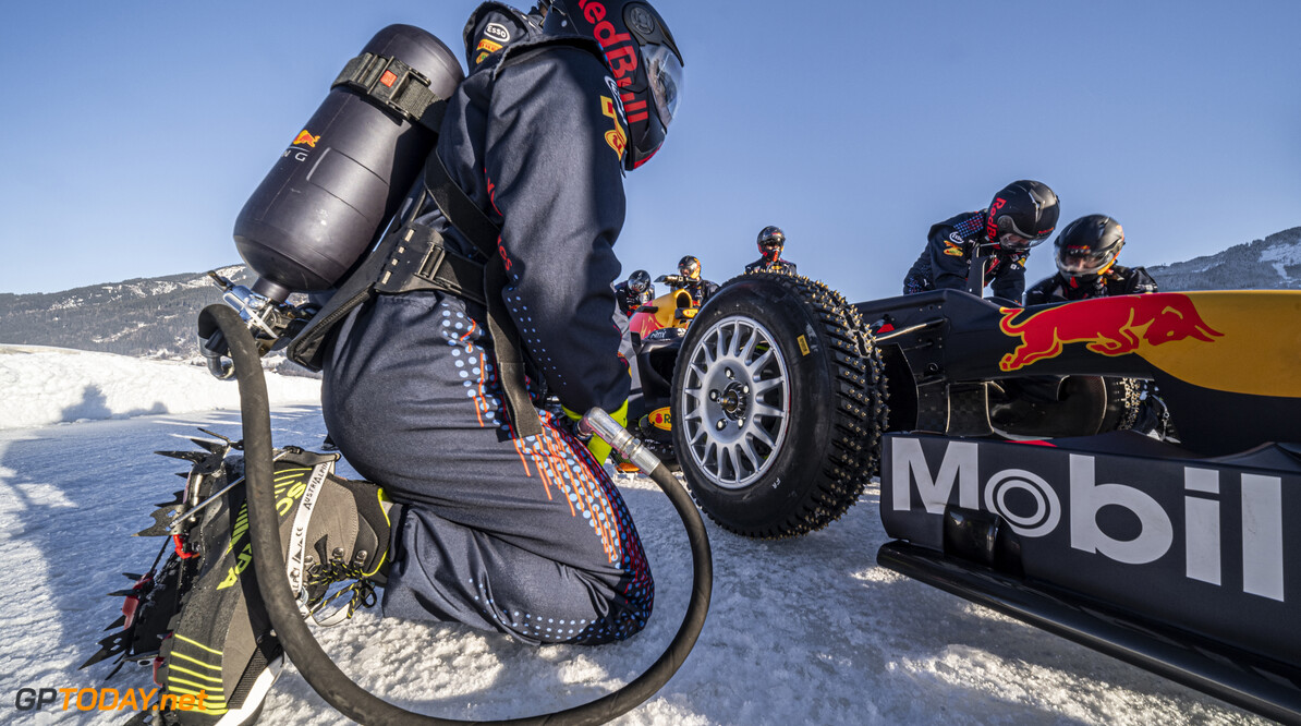 Red Bull Racing Mechanics work on the RB 8 during the GP Ice Race in Zell am See, Austria on January 24, 2022. // SI202202020229 // Usage for editorial use only // 
Red Bull Racing Mechanics




SI202202020229