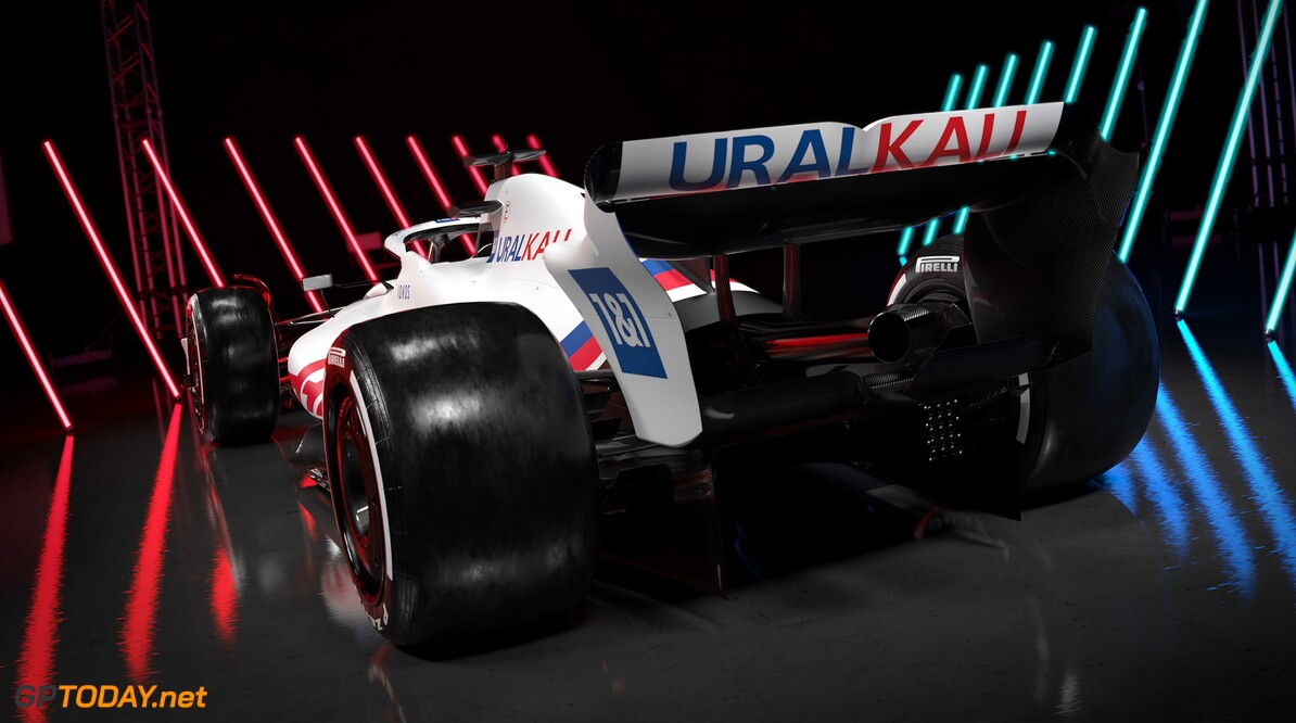 De nieuwe 2022-bolide van Haas F1 aan het werk