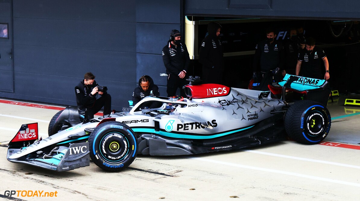 Russell stuurt nieuwe Mercedes de baan op voor shakedown
