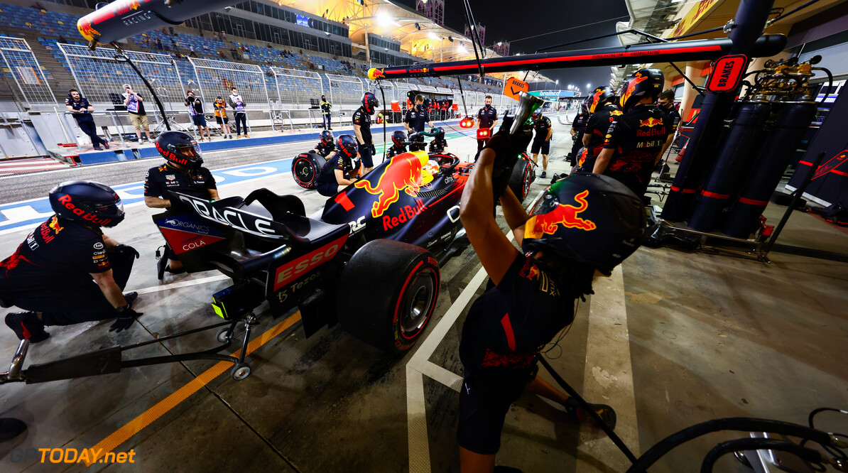 BAHRAIN, BAHRAIN - MARCH 12: Max Verstappen of the Netherlands driving the (1) Oracle Red Bull Racing RB18 makes a pitstop during Day Three of F1 Testing at Bahrain International Circuit on March 12, 2022 in Bahrain, Bahrain. (Photo by Mark Thompson/Getty Images) // Getty Images / Red Bull Content Pool // SI202203120138 // Usage for editorial use only // 
Formula 1 Testing in Bahrain - Day 3




SI202203120138