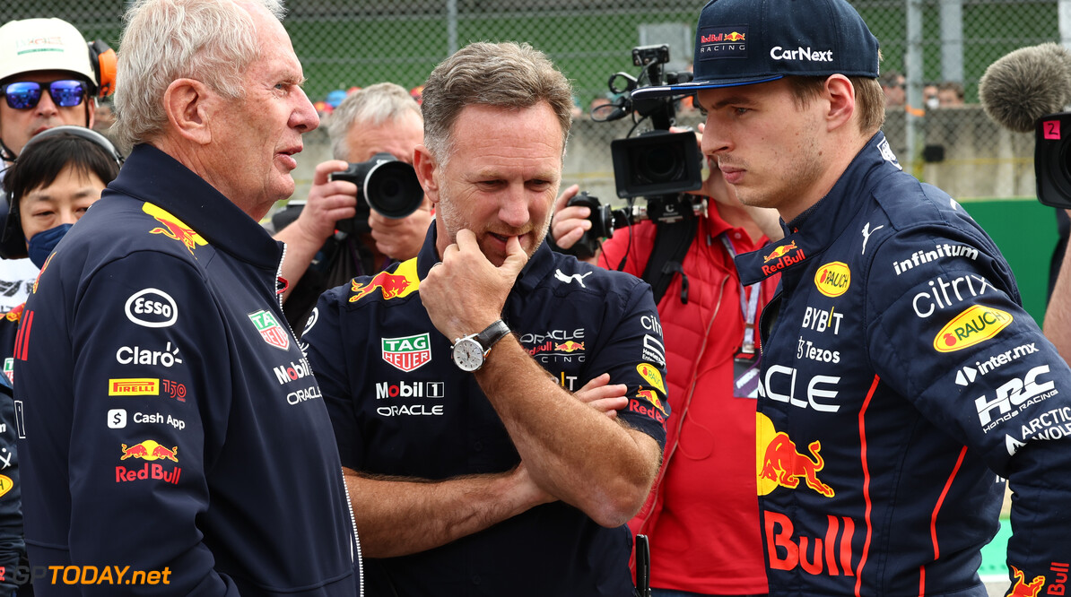 Formula One World Championship
Dr Helmut Marko (AUT) Red Bull Motorsport Consultant with Christian Horner (GBR) Red Bull Racing Team Principal and Max Verstappen (NLD) Red Bull Racing.
23.04.2022. Formula 1 World Championship, Rd 4, Emilia Romagna Grand Prix, Imola, Italy, Sprint Day.
- www.xpbimages.com, EMail: requests@xpbimages.com (C) Copyright: Batchelor / XPB Images
Motor Racing - Formula One World Championship - Emilia Romagna Grand Prix - Sprint Day - Imola, Italy
XPB Images
Imola
Italy

Formel1 Formel F1 Formula 1 Formula1 GP Grand Prix one Italy Emilia Romagna Emilia-Romagna Imola Dell'emilia Romagna Autodromo Gran Premio Saturday April 23 04 4 2022 Sprint Portrait grid