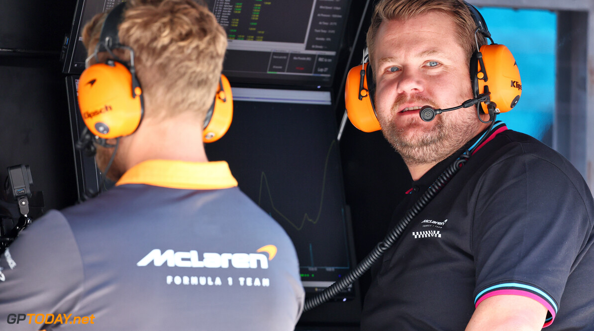 Presentator James Corden maakt paddock onvelig met McLaren-coureurs