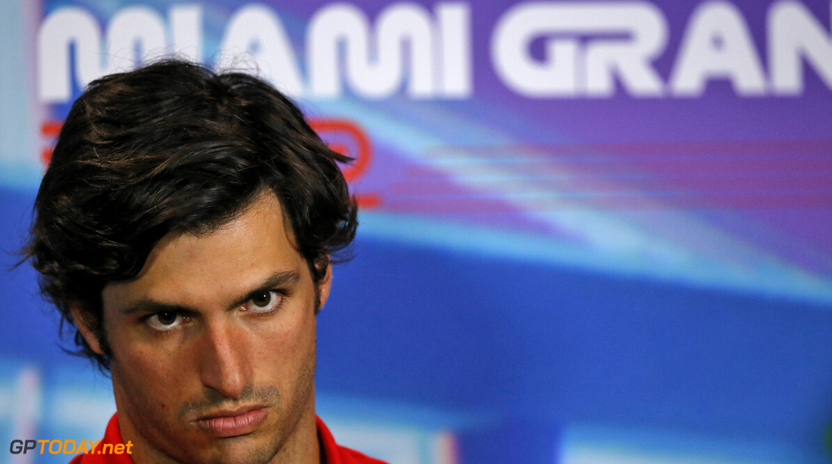 Sainz weet niets van illegale vloer van Ferrari tijdens bandentest in Imola