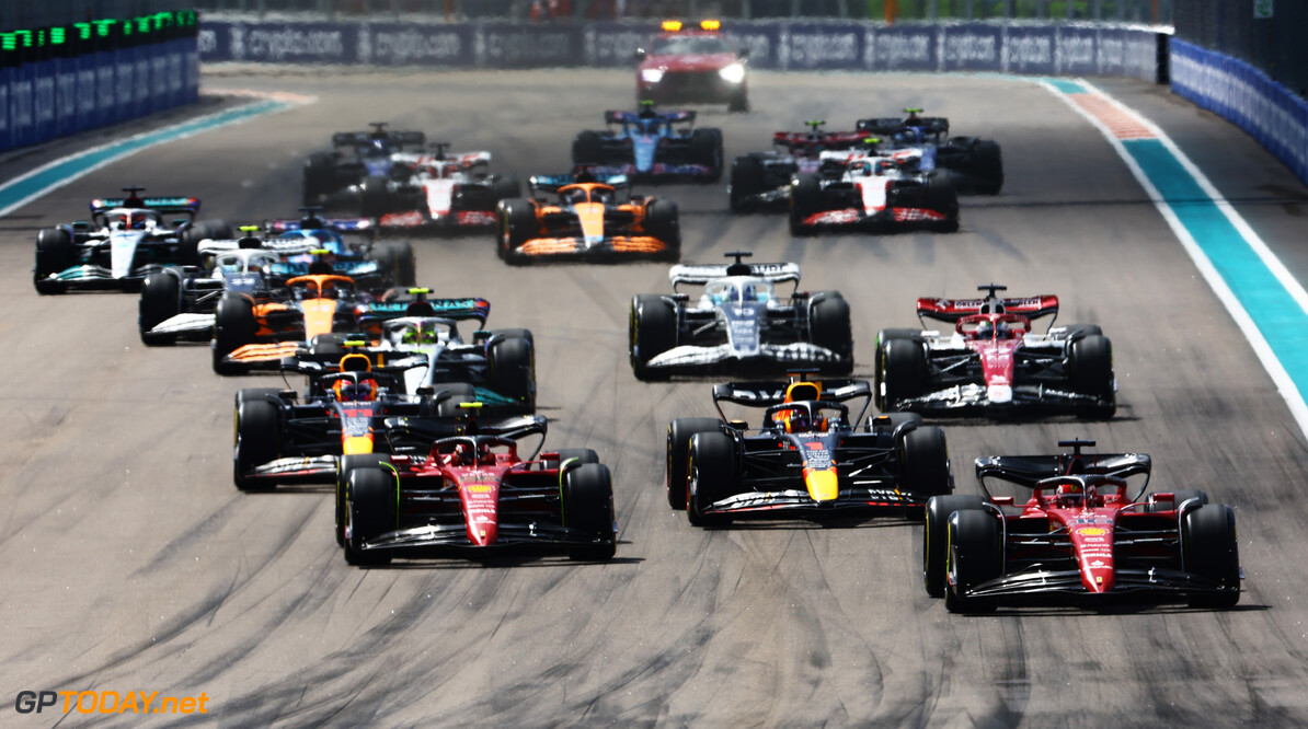 MIAMI, FLORIDA - MAY 08: Charles Leclerc of Monaco driving (16) the Ferrari F1-75 leads Max Verstappen of the Netherlands driving the (1) Oracle Red Bull Racing RB18, Carlos Sainz of Spain driving (55) the Ferrari F1-75 and the rest of the field into turn one at the start during the F1 Grand Prix of Miami at the Miami International Autodrome on May 08, 2022 in Miami, Florida. (Photo by Mark Thompson/Getty Images) // Getty Images / Red Bull Content Pool // SI202205082697 // Usage for editorial use only // 
F1 Grand Prix of Miami




SI202205082697
