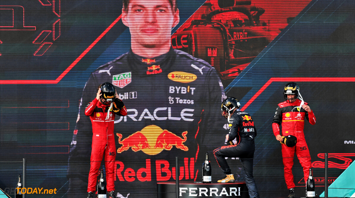 Brundle waarschuwt Ferrari: "Als het zo doorgaat wint Red Bull beide wereldtitels"