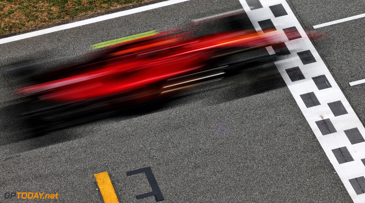 <b> Uitslag VT1 Spanje: </b> Ferrari sneller dan Verstappen die wordt opgehouden tijdens vliegende ronde